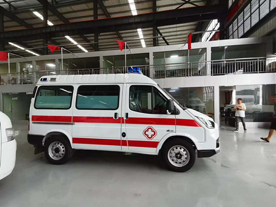 國(guó)六江鈴特順短軸中頂救護(hù)車(chē)
