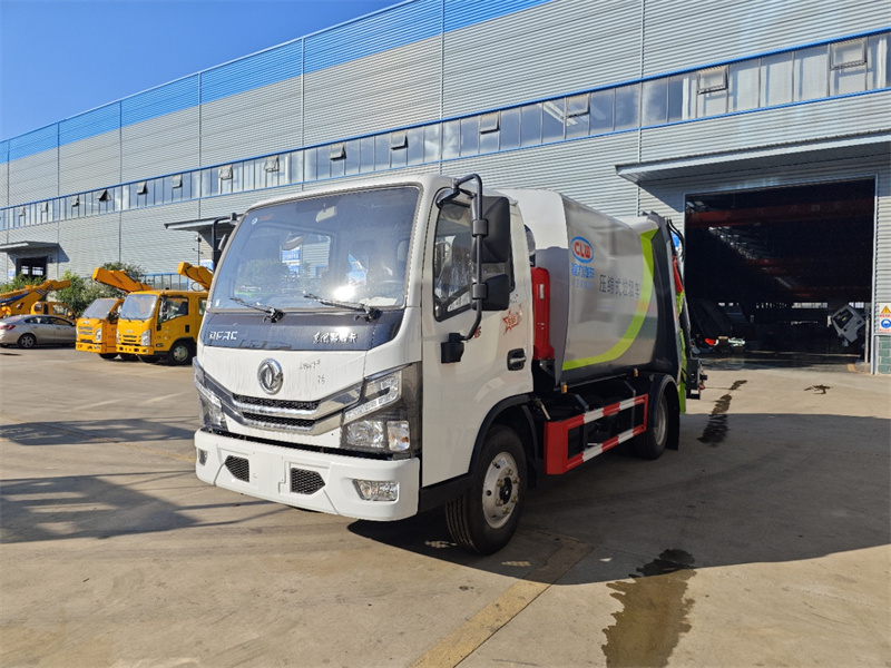 7方東風(fēng)東風(fēng)多利卡壓縮垃圾車(chē)