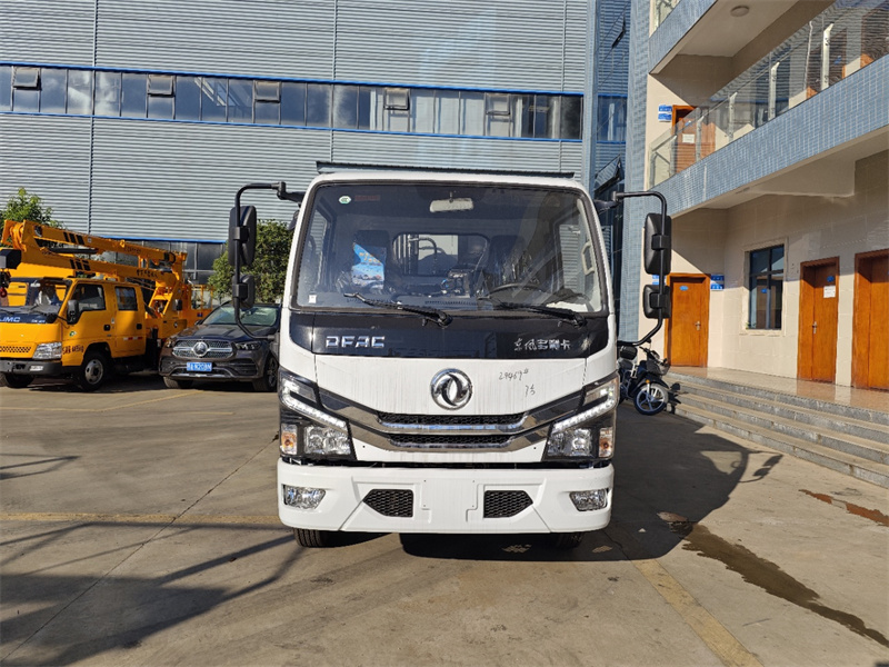 7方東風(fēng)東風(fēng)多利卡壓縮垃圾車(chē)